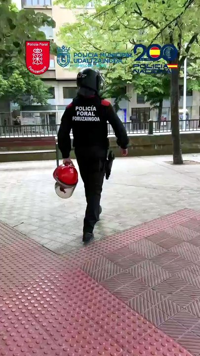Dispositivo de Policía Foral ante el objeto sospechoso en Pamplona
