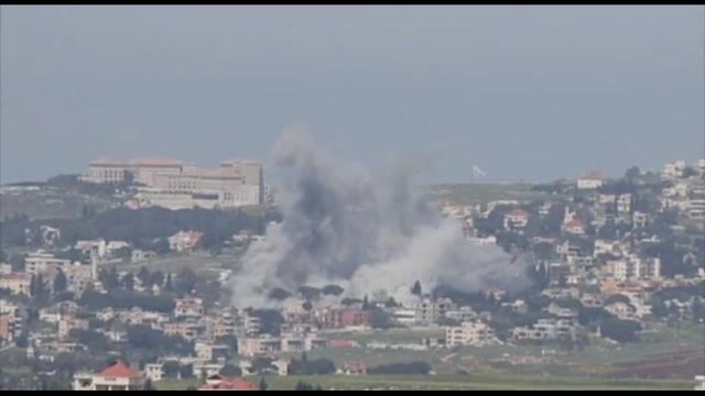 Libano, dopo raid israeliani nel sud, nuvole di fumo sui villaggi