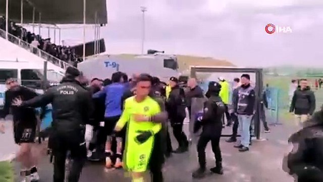 Bölgesel Amatör Lig'de 9 gollü maçın ardından saha savaş alanına döndü