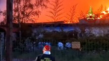 Un incendio distrugge l'ex discoteca Gufo di Brisighella, video