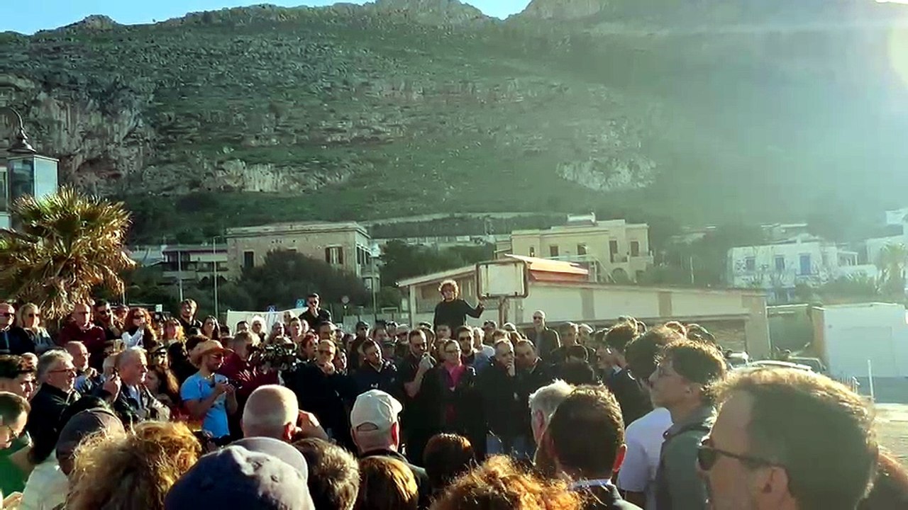 Manifestazione a Sferracavallo contro il racket