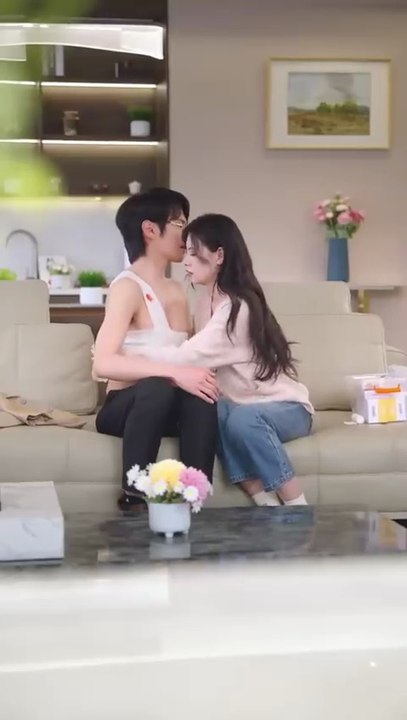 Three Kung Fu kids instantly recognize a poor maid as their mom—so the CEO takes her home to cherish her!