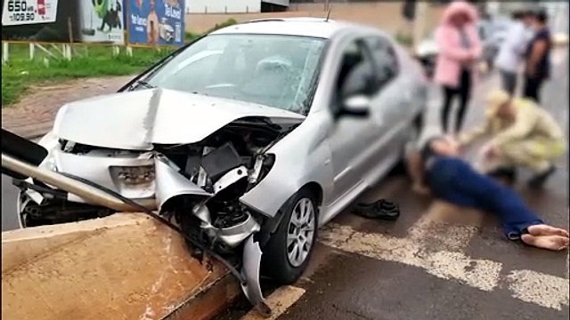 Homem fica ferido após atingir mureta na Rua Souza Naves