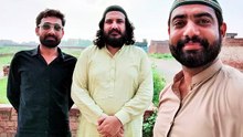 مُرشد کریم کے ہمراہ مبشر حسین صاحب شیخوپوری، حافظ نصراللہ جمیل صاحب بصیرپوری۔