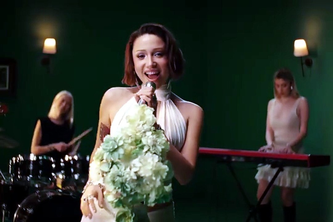Misafir - Zeynep Bastık  Music Video