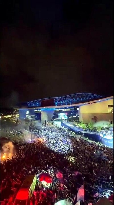 L'incredibile festa del Porto campione: la squadra accolta da migliaia di tifosi