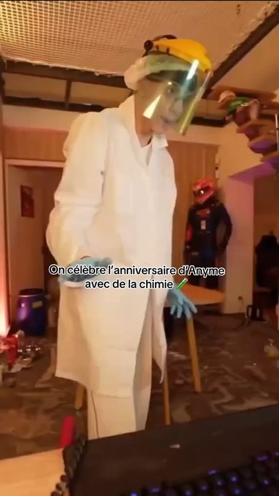 On célèbre l’anniversaire d’​⁠Anyme  avec de la chimie 🧪