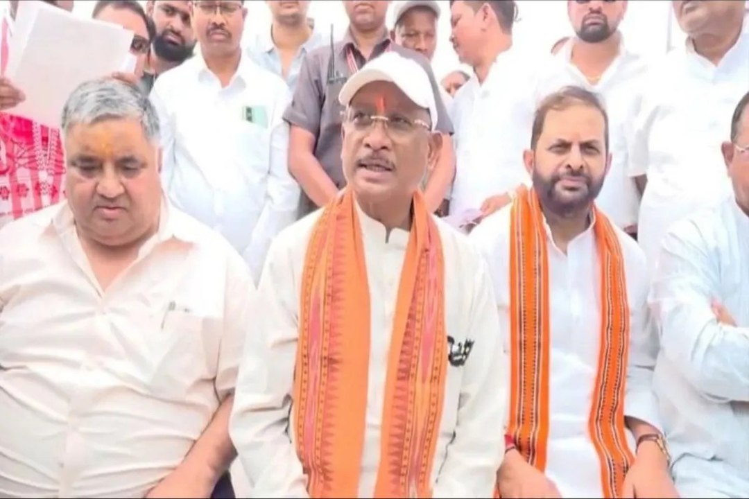 सरगुजा के बतौली में उतरा सीएम का हेलीकॉप्टर, जन चौपाल में सुनीं लोगों की समस्याएं, कही ये बातें…