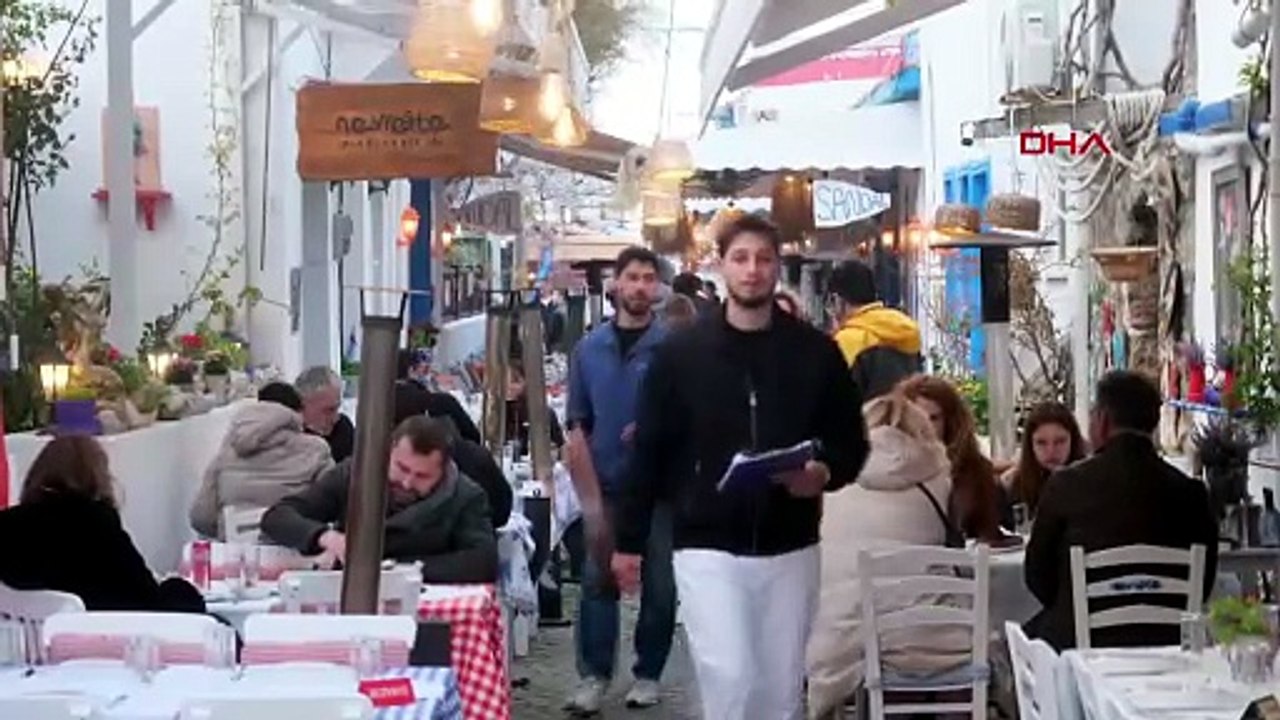 Tatilciler Çanakkale'de soğuk havayı dinlemedi: Bozcaada doldu taştı