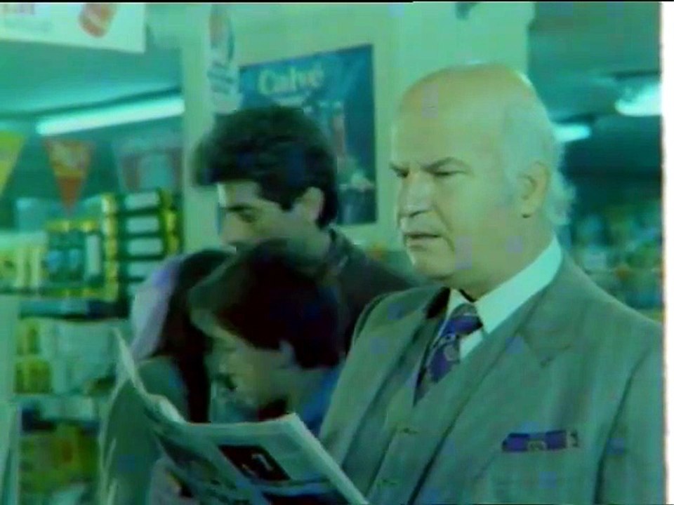 Alamancının Karısı Türk Filmi _ Zeliha, Cemil_in Kapısına Dayanıyor