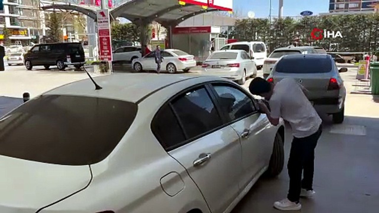 Van'da çamur mesaisi: Oto yıkamacılarda kuyruk oluştu