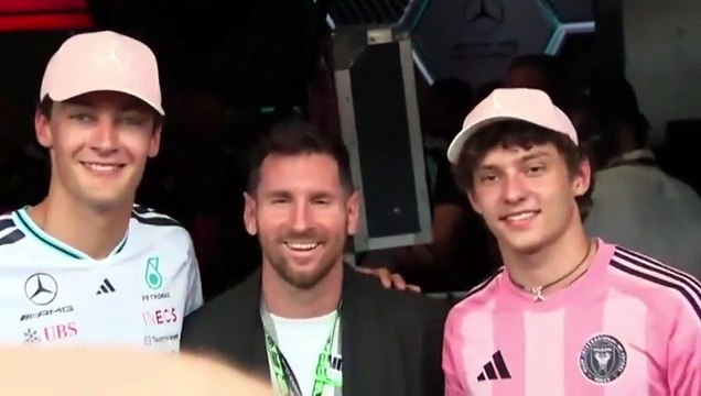 Lionel Messi visita a George Russell y Kimi Antonelli en el box de Mercedes