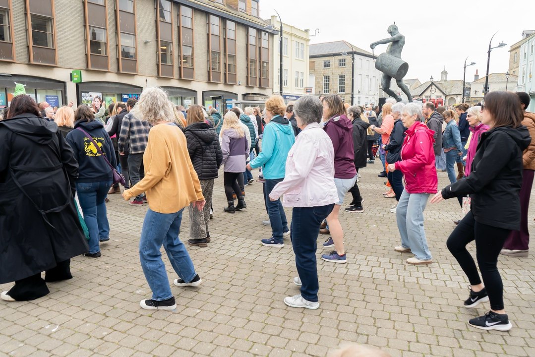 Line dancing flashmob, Truro