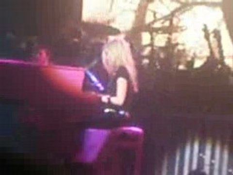 Avril lavigne WHere youre gOne live au zenith de paris 10/06