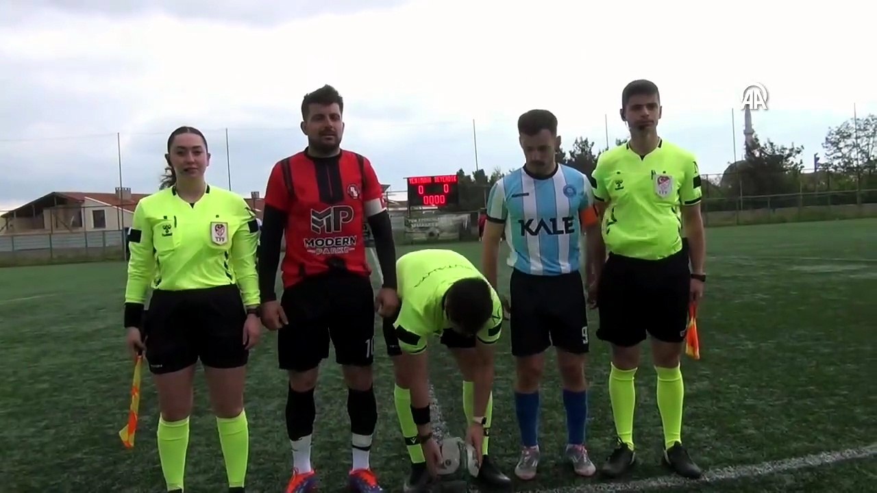 Hakemi darbettiği iddiasıyla bir futbolcu gözaltına alındı