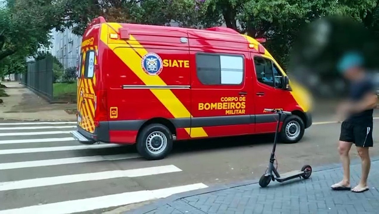 Adolescente em patinete se envolve em acidente com carro no Bairro Claudete