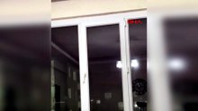 Diyarbakır’da 4 katlı binaya yıldırım düştü! O anlar kameraya yansıdı
