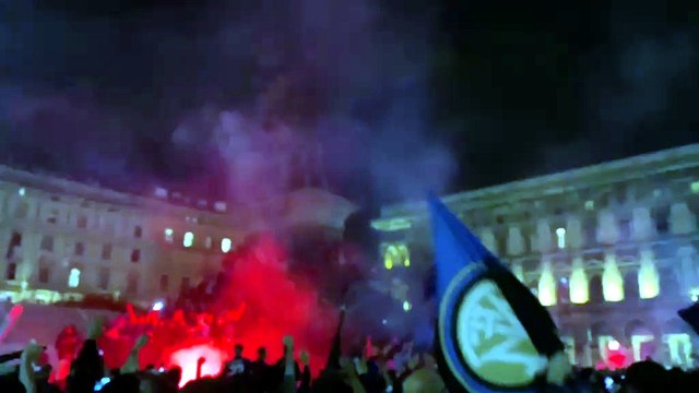 Inter campione d'Italia, piazza Duomo esplode per festa scudetto - Video