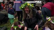 Πρωτότυπο βρετανικό φεστιβάλ: συμμετέχοντες δελεάζουν γαιοσκώληκες από το έδαφος