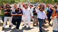 swm news: सुप्रीम कोर्ट के आदेश के खिलाफ मजदूरों का फूटा गुस्सा, कलक्ट्रेट पर किया प्रदर्शन