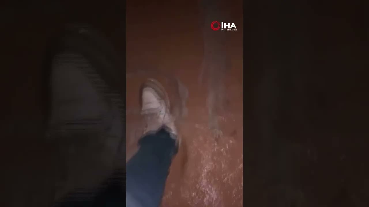 Süper hücre vurdu, şehir felç oldu | Otoparklar çamurla doldu, araçlar mahsur kaldı