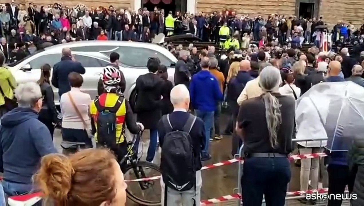 A Padova l'applauso della piazza per Zanardi dopo l'ultimo addio