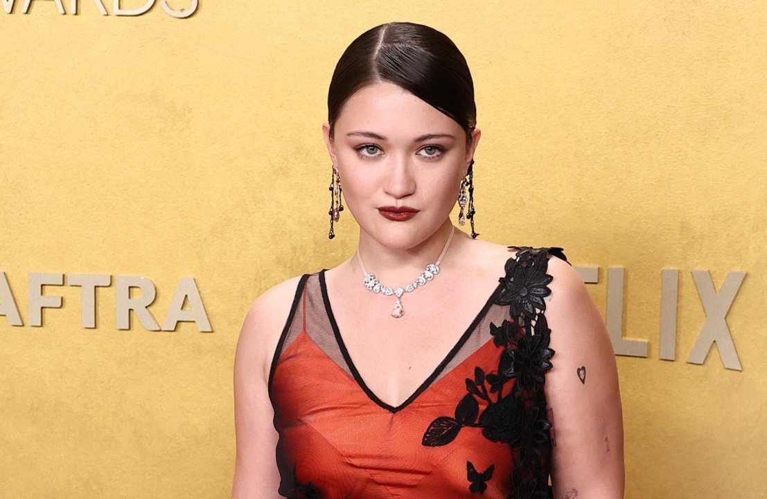 Isa Briones tells Broadway fans to stop shoutin...