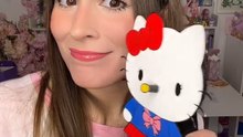 Ok celui là il est un peu raté même si le résultat est pas trop mal au final 👌🏻DIY EN CARTON 📦 repose-lunettes Figurine Hello Kitty 🎀✨#diyencarton #hellokitty #sanrio #tutofacile#cartonnage