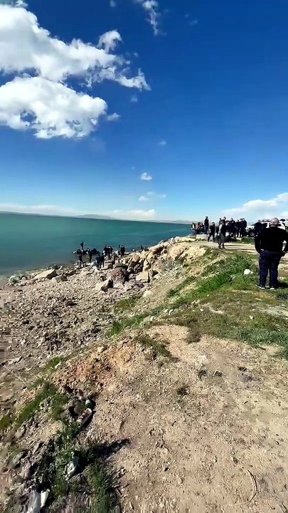Van’da seyir halindeki araç göle uçtu! 1 yaralı