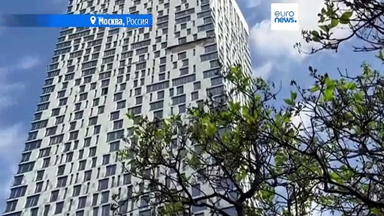 Беспилотник нанес удар по зданию в Москве за не...