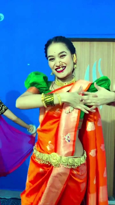 Konala lahnachi magani ghalayachi ahe #sayali p...