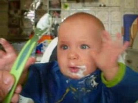 JE MANGE TOUT SEUL ET JE SUIS CAPRICIEUX