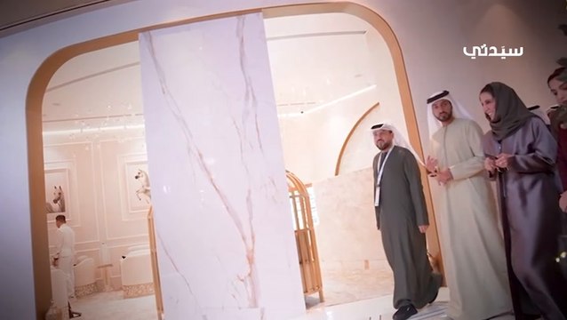 الشيخ راشد بن حميد النعيمي رئيس دائرة البلدية والتخطيط في عجمان خلال زيارته قمة المليار متابع