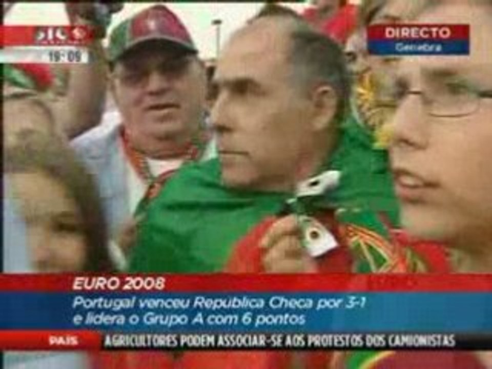 Supporters portugais à la  sortie du match