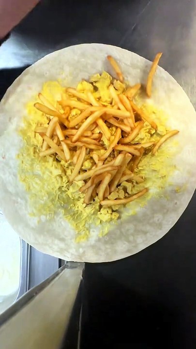 French Tacos Gratiné Poulet Viande Escalope Sauce Curry & Frites & Sauce Gruyère #BR3 #Tacos #Food #Foodies #Foodlover