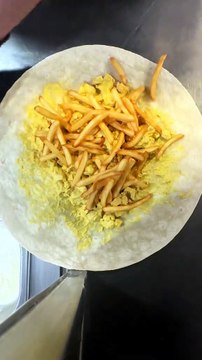 French Tacos Gratiné Poulet Viande Escalope Sauce Curry & Frites & Sauce Gruyère #BR3 #Tacos #Food #Foodies #Foodlover
