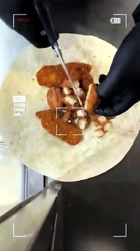 French Tacos Gratiné Saumon Fumé & Mozzarella Viande Tenders et Nuggets & Frites & Sauce Gruyère #BR3 #Tacos #Food #Foodies #Foodie