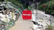 Munzur Çayı taştı, kara yolu trafiğe kapandı
