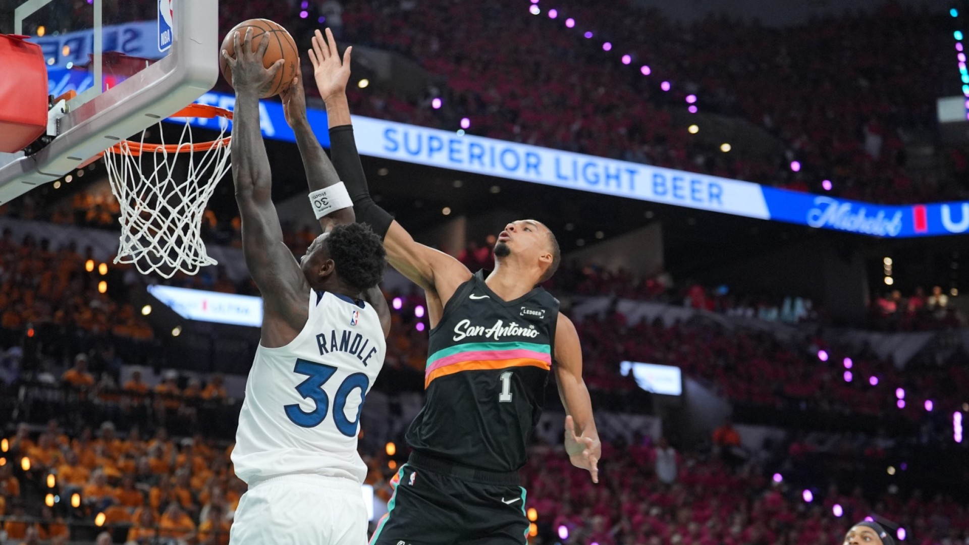 NBA : Les Wolves s'offrent déjà les Spurs !