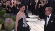 Los OUTFITS de todas las estrellas en la ALFOMBRA ROJA de la MET GALA: BAD BUNNY, ANNE HATHAWAY, MADONNA...