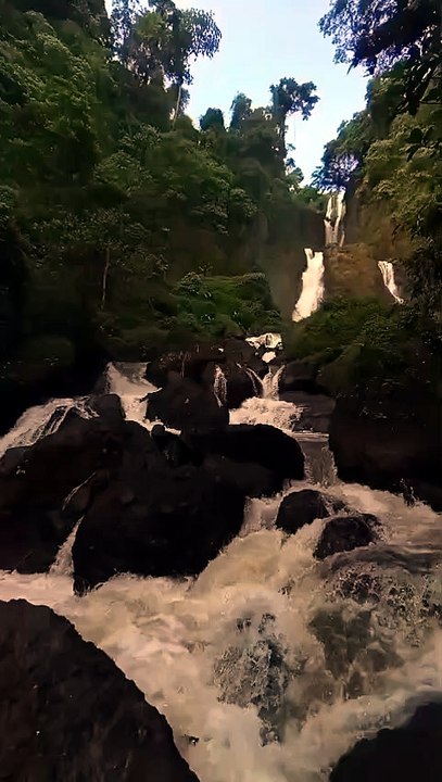Liburan air terjun