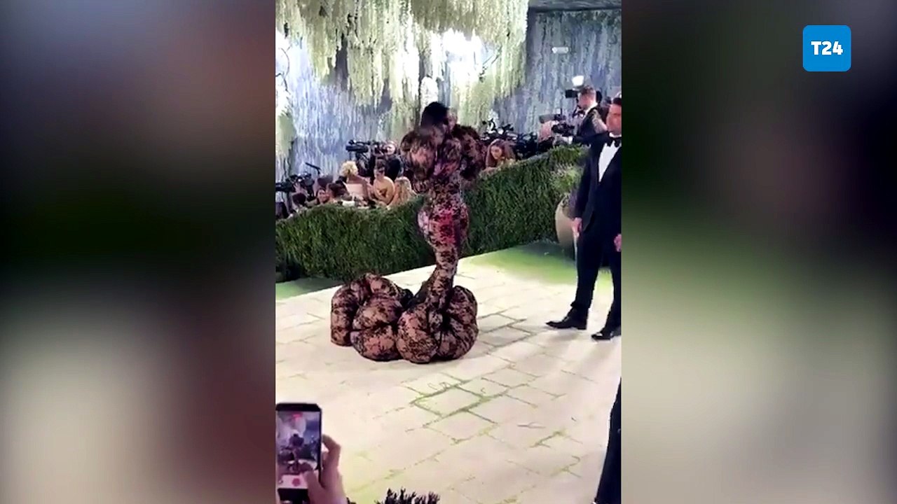 Cardi B'nin ilginç Met Gala kostümü