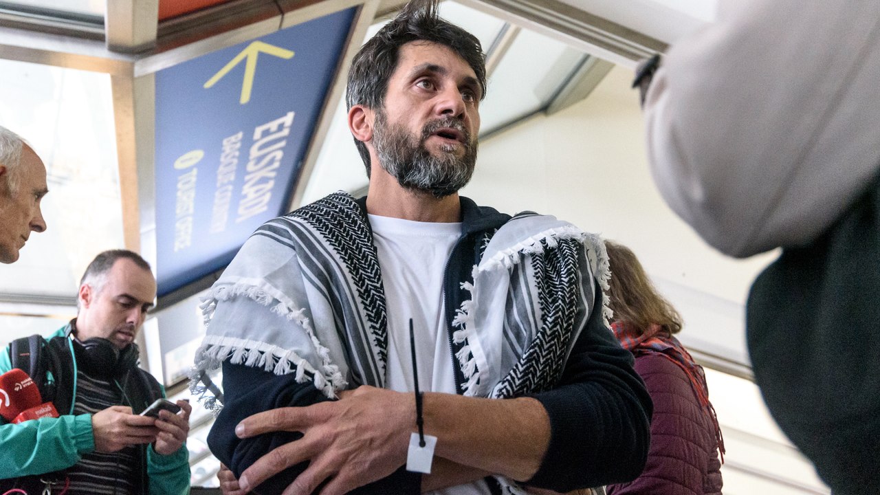 El profesor de Vitoria de la Flotilla narra su "secuestro" y los "maltratos" que ha sufrido
