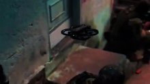 CASA BOMBA: Vídeo mostra polícia 'invandido' imóvel usado para refino e distribuição de drogas