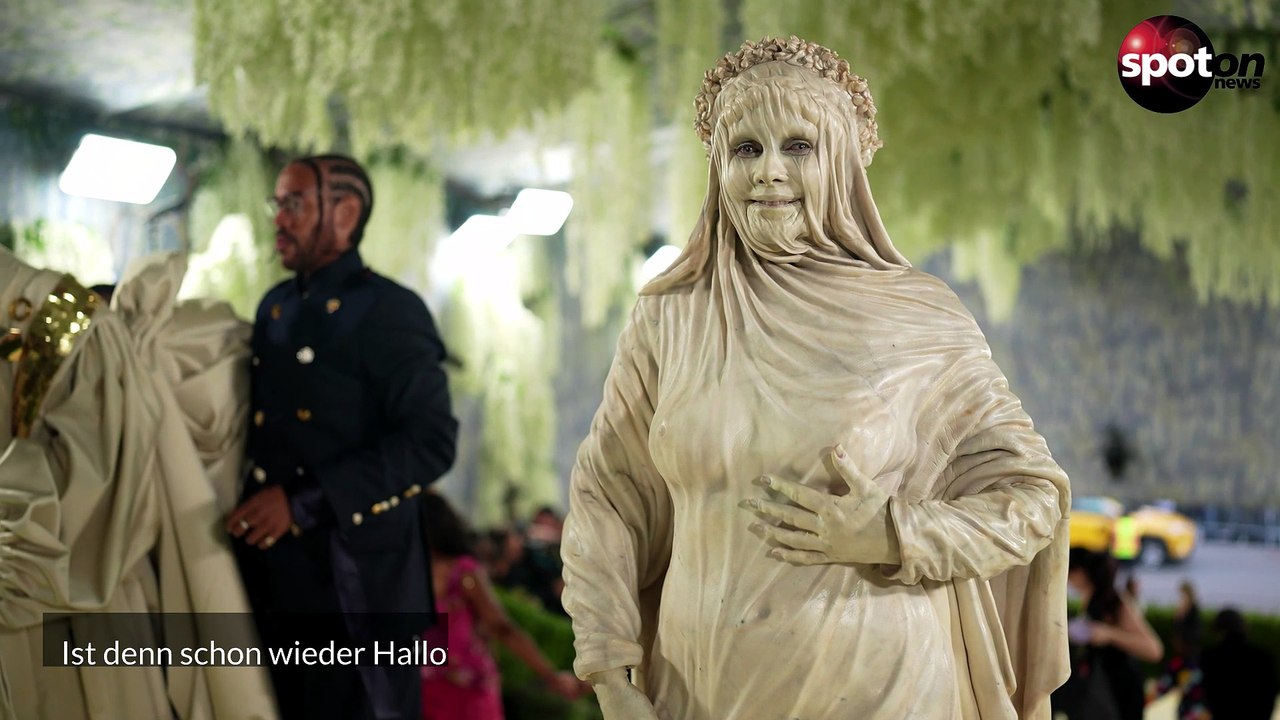 Erkannt? Heidi Klum geht als lebende Statue zur Met Gala