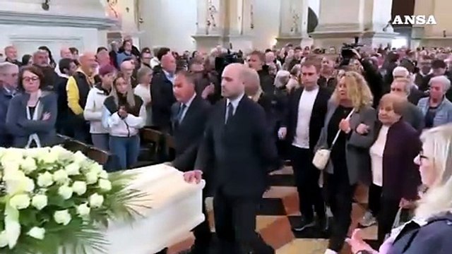 Funerali Zanardi, l'ingresso del feretro nella chiesa di Santa Giustina