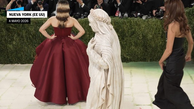 Heidi Klum se transforma en escultura neoclásica para la Met Gala