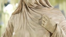 Heidi Klum sorprende a todos con su look en la Met Gala 2026: la modelo se ha transformado en una escultura neoclásica con todo lujo de detalles