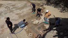 Tokat’ta Roma dönemine ait mozaik bulundu: 'Çingene Kızı'na benzerliği dikkat çekti