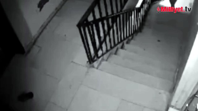 Mardin’de ilginç hırsızlık! Kapı önündeki ayakkabıyı numarasına bakarak çaldı
